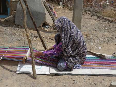 معرفی صنعت پررونق جاجیم بافی در روستای «گیت» شهرستان درمیان