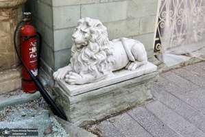 خسارات برجاى مانده از جنگ رمضان در كاخ سعد آباد