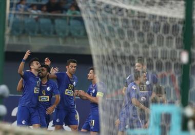 مطهری: خوشحالم که گیتارم به دل هواداران نشسته است!
