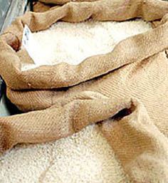 توزیع 176تن برنج و شکر در بازار ساوه تا پایان ماه مبارک رمضان