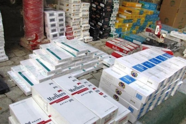 عرضه و فروش محصولات دخانی بدون مجوز قاچاق محسوب می شود