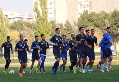 تمرین اختصاصی 4 استقلالی در سالن وزنه
