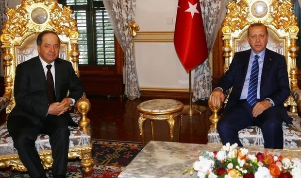 بارزانی با استقبال گرم اردوغان وارد ترکیه شد/ اهتزاز پرچم کردستان در فرودگاه آتاتورک