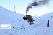 برف راه ارتباطی ۱۳ روستای بوکان را مسدود کرد