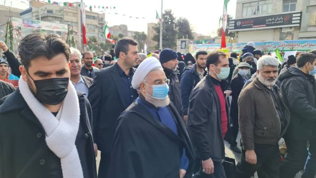 حضور حسن روحانی در راهپیمایی 22 بهمن 1401 + تصاویر