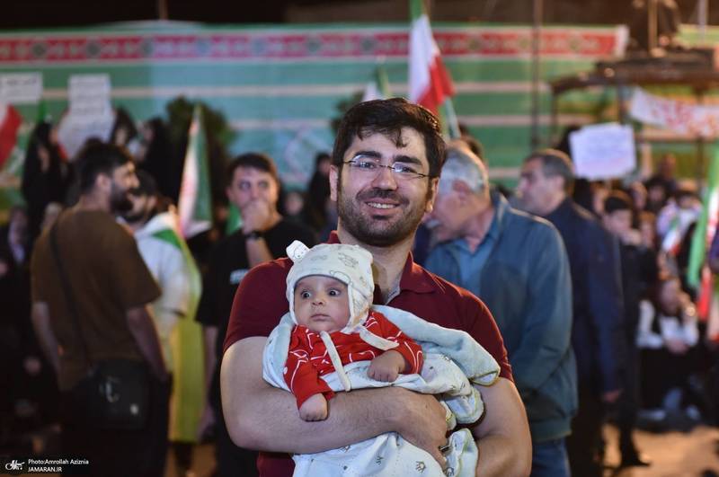 پنجاه و هشتمین اجتماع پر شور مردم در میدان انقلاب -۲