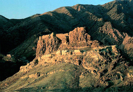 وزیر کشور خواستار ایجاد موزه آثار تاریخی در الموت قزوین شد