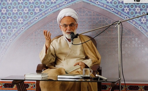 انقلاب اسلامی احیاگر هویت دینی ملت ایران است
