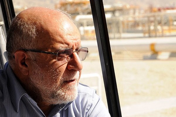 وزیر نفت از طریق فرودگاه آغاجاری در خوزستان عازم منطقه رگ سفید شد