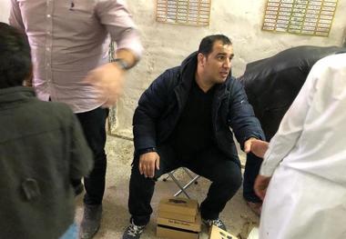 حضور قهرمانان سابق کشتی در زاهدان جهت کمک به دانش آموزان جا مانده از تحصیل+ تصاویر
