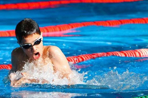 درخشش ۲ شناگر قشمی در المپیاد ورزش‎‌های آبی هرمزگان
