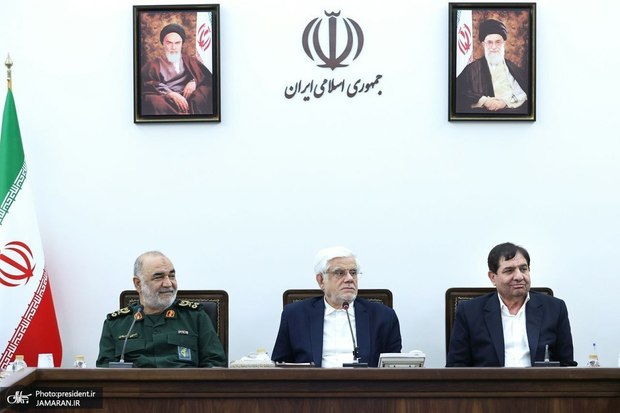 عارف: باید ویژگی‌های شخصیتی و خدمات گرانقدر شهدای خدمت برای آحاد جامعه به ویژه نسل نوجوان و جوان تبیین شود/ شهید آیت الله رئیسی با ویژگی‌های والای اخلاقی، عاشق خدمت به مردم بود/ باید نهادهای مردمی حضور پررنگ و جدی در مراسم بزرگداشت شهدای خدمت داشته باشند