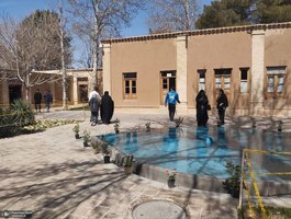 ازدید خانوادگی گردشگران نوروزی از بیت تاریخی حضرت امام در خمین