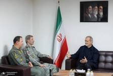 دیدار فرمانده کل ارتش با رئیس جمهور/ پزشکیان: ارتش جمهوری اسلامی ایران با آمادگی عملیاتی بالا اقتدار دفاعی کشور را به نمایش گذاشت/ انسجام ملی و اقتدار نیروهای مسلح مهم‌ترین پشتوانه امنیت کشور است/ دولت با تمام ظرفیت از تقویت نیروهای مسلح حمایت می‌کند