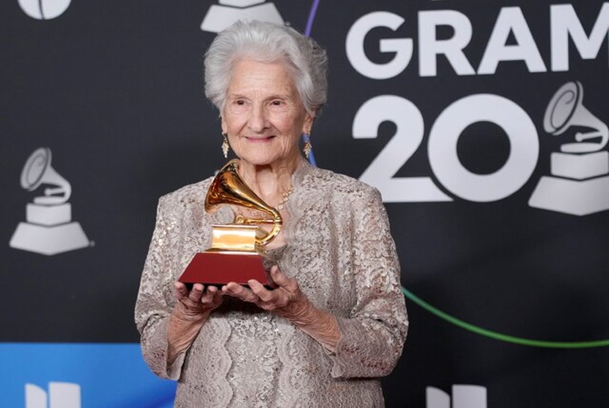 جایزه لاتین گرمی به خواننده ۹۵ساله رسید
