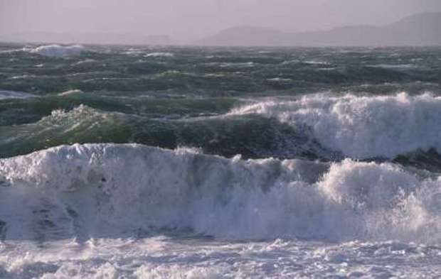 ارتفاع موج در خلیج فارس و تنگه هرمز به بیش از 2 متر می رسد