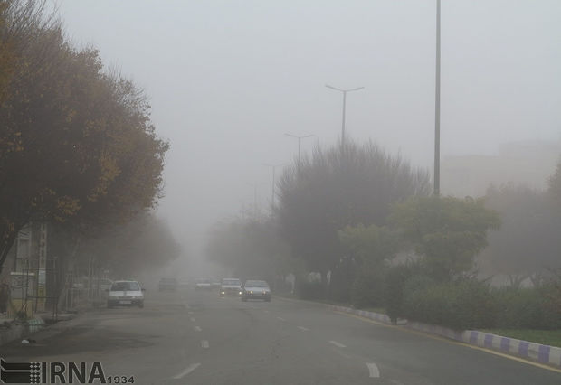 مه غلیظ دید افقی در ایرانشهر را به ۱۰۰ متر کاهش داد
