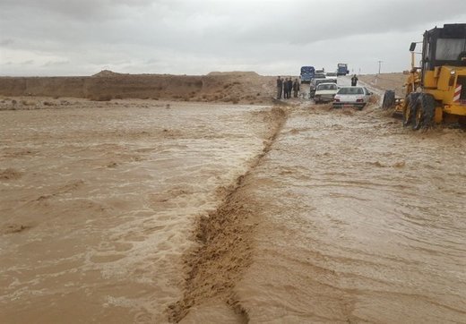 جاده اصفهان-طبس را آب برد