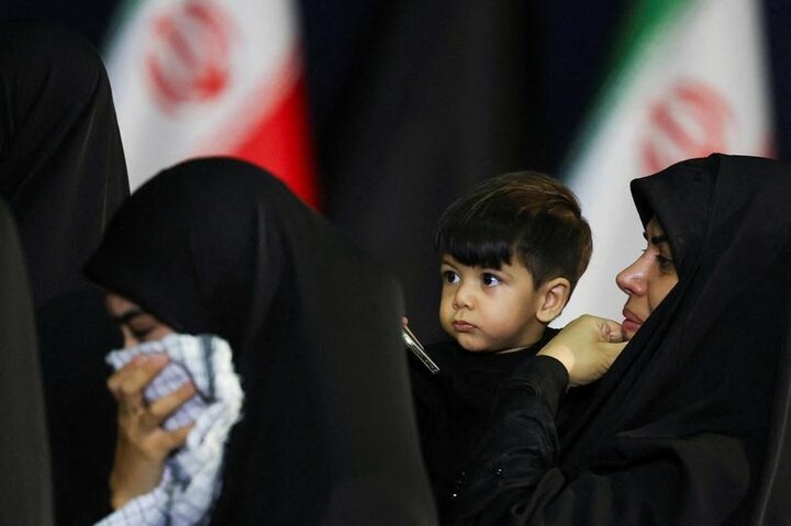 بدرقه باشکوه رهبر شهید از زاویه دید عکاسان خارجی