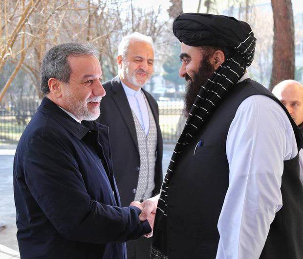 جزییات گفت‌وگوی تلفنی عراقچی با امیرخان متقی در مورد تنش های اخیر میان پاکستان و افغانستان