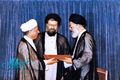 محسن هاشمی: دوستی آیت‌الله شهید سیدعلی خامنه‌ای و آیت‌الله هاشمی‌ صرفا رابطه سیاسی نبود/ متأسفانه در طول سال‌ها، گروه‌هایی در فضای سیاسی کشور کوشیدند میان دو شخصیت فاصله ایجاد کنند/ نامه‌ای حدودا 100 صفحه‌ای و ناتمام آیت‌الله هاشمی‌ را به ایشان تحویل دادم