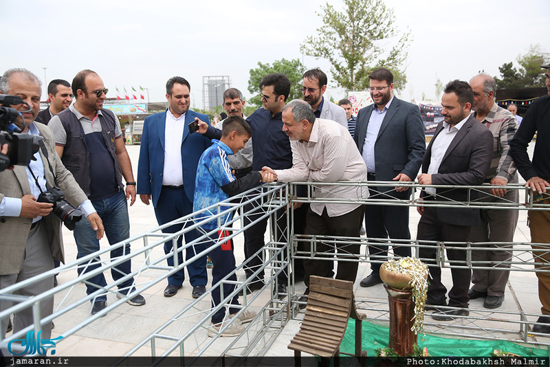 بازدید احمد مسجد جامعی از نمایشگاه «عطر یاس» در حرم مطهر امام خمینی(س)-2