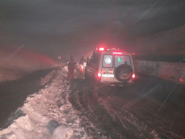 امدادرسانی هلال احمر خراسان شمالی به ۲۳۰ مسافر گرفتار در کولاک