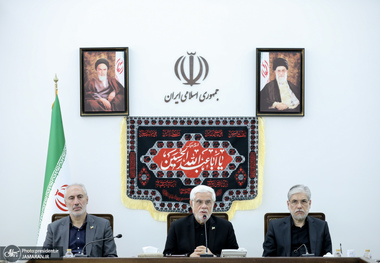 عارف: برنامه اقتصاد جنگ همزمان با پیشبرد برنامه هفتم توسعه در دولت اجرایی و پیگیری شد/ تمامی دستگاه‌ها برنامه عملیاتی ارتقای بهره‌وری را با جدیت اجرایی کنند/ باید تحول دیجیتال در دستگاه‌های اجرایی نهادینه شود