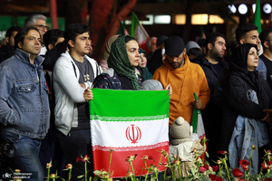 اجتماع پرشور مردم و هنرمندان در باغ فردوس