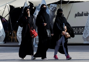 استخدام ۳۰۰ زن در وزارت دادگستری عربستان برای نخستین‌بار
