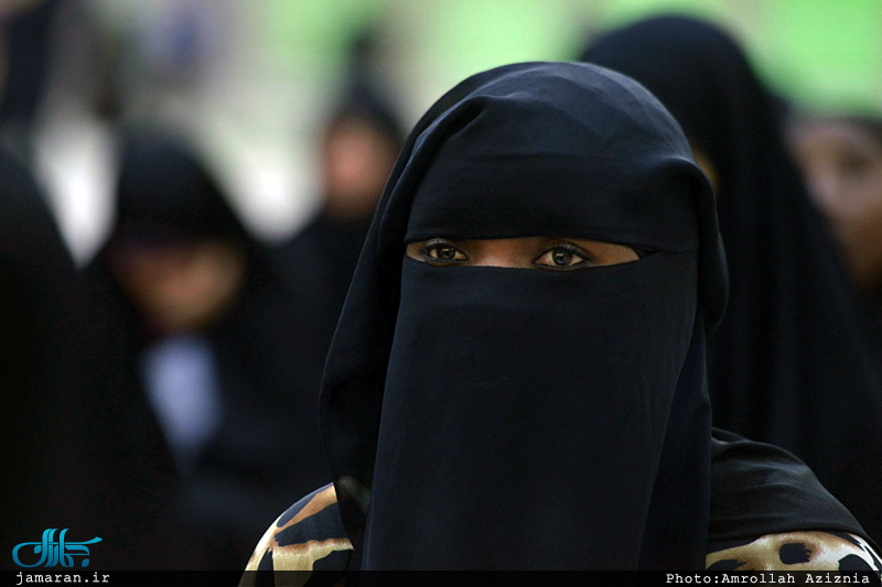 ادای احترام شرکت کنندگان در  مسابقات بین المللی قرآن کریم  به مقام شامخ حضرت امام خمینی(س)