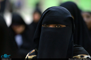 ادای احترام شرکت کنندگان در  مسابقات بین المللی قرآن کریم  به مقام شامخ حضرت امام خمینی(س)