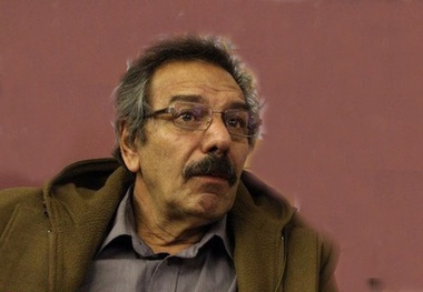 تهیه‌کننده پیشکسوت در بیمارستان بستری شد
