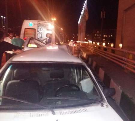 برخورد خودروی سواری 206 با پراید پارک شده در تهران 2 مصدوم داشت
