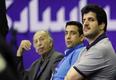 سیروس پور هم از فدراسیون کشتی استعفا داد

