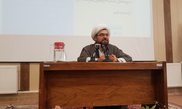 کارکرد اجتماعی حوزه های علمیه احیا شود