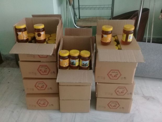 شهروند خیّّر تکابی ۸۸ کیلو عسل به پرستاران اهدا کرد