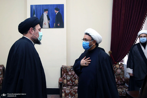 اقامه نماز بر پیکر مرحوم حاج محمد کمساری توسط سید حسن خمینی