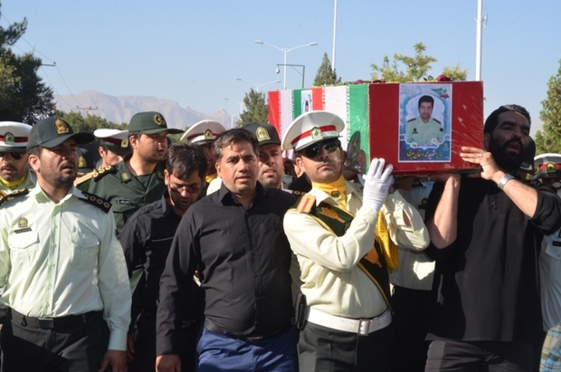 تشییع پیکر مطهر یک شهید نیروی انتظامی در یزد