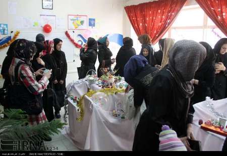 گشایش نمایشگاه تخم مرغ های رنگی در مدارس تبریز
