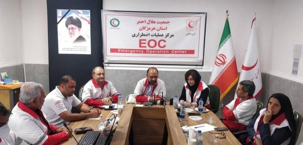 حضور بازیگر «نون خ» در میان اعضای جمعیت هلال احمر هرمزگان + عکس
