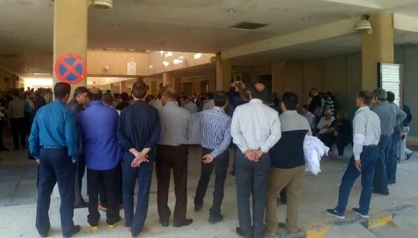 اعتصاب کارکنان بیمارستان پتروشیمی در شهر چمران ماهشهر اعتراض به واگذاری بیمارستان به بخش خصوصی