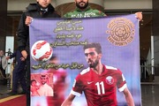  هواداران ایرانی السد مقابل هتل اقامتگاه یاران پورعلی گنجی بنر زدند+تصاویر