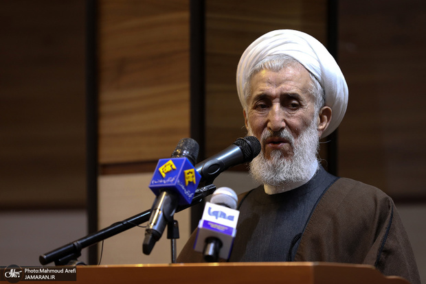 امام جمعه موقت تهران: هر جا افسردگی، رکود، بیکاری و مسئولیت گریزی باشد آنجا بی دینی است