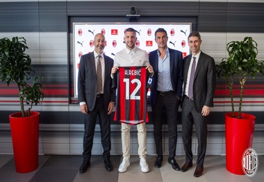 قرارداد ربیچ با میلان تا سال 2025 تمدید شد+عکس
