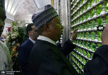 ادای احترام دبیرکل اوپک نسبت به مقام شامخ امام خمینی(س)