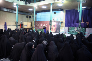 بازدید جمعی از دانش آموزان مدرسه انقلاب کرج از بیت امام خمینی در جماران