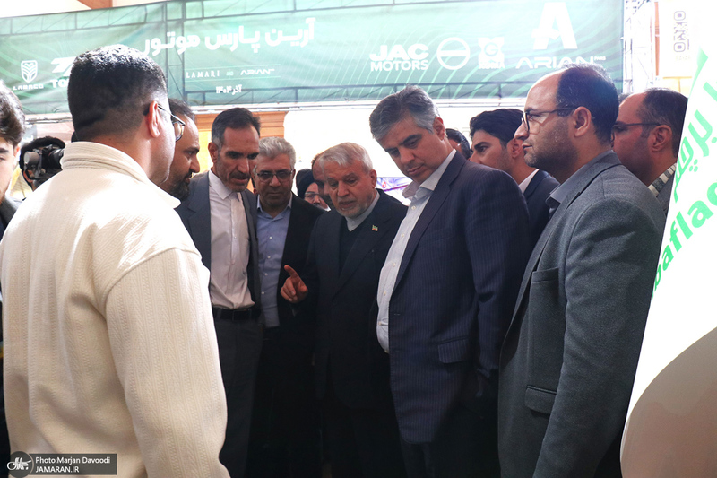 بازدید وزیر میراث فرهنگی از نمایشگاه هفته فرهنگی «بر آستان آفتاب»