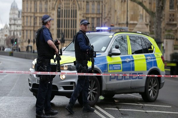 هجوم یک خودرو به نوجوانان در لندن/ دختر ۱۶ ساله کشته و شش نفر مصدوم