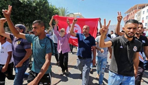 هواداران و مخالفان رئیس جمهور تونس به خیابان ها ریختند